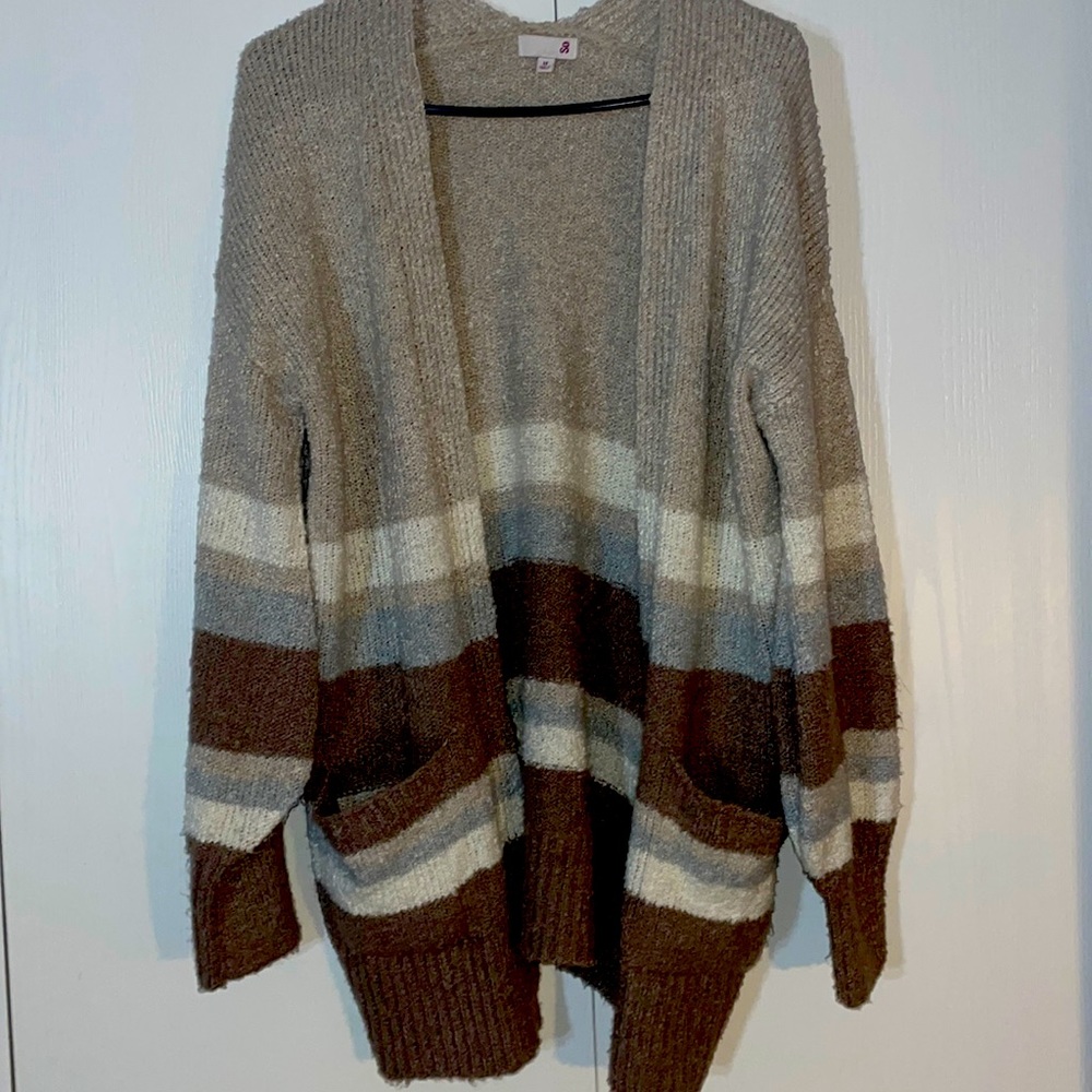 women’s cute, warm and cozy barely worn sweater